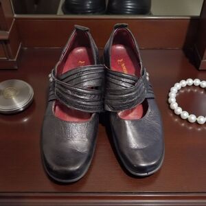 BLACK LEATHER MARY JANE LOAFERS SIZE 7.5 (38)